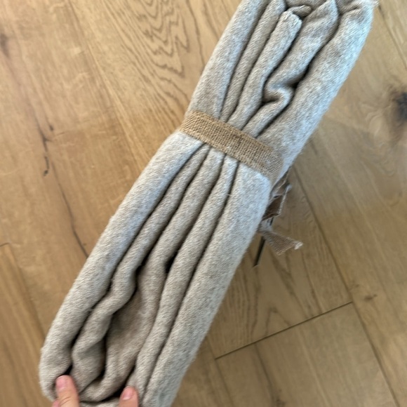 NORTHPOINT Heather Wool Blanket
OATMEAL, Size One Size NWT - Picture 4 of 4